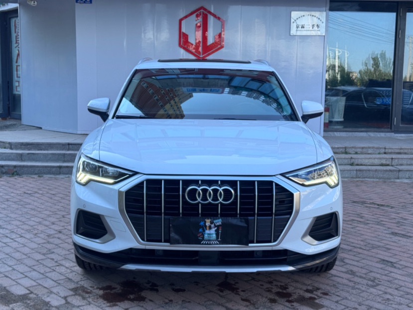 Audi Q3 2020 car image #2