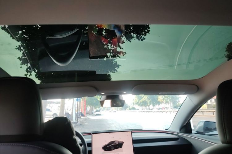 Tesla Model 3 2025 car image #18