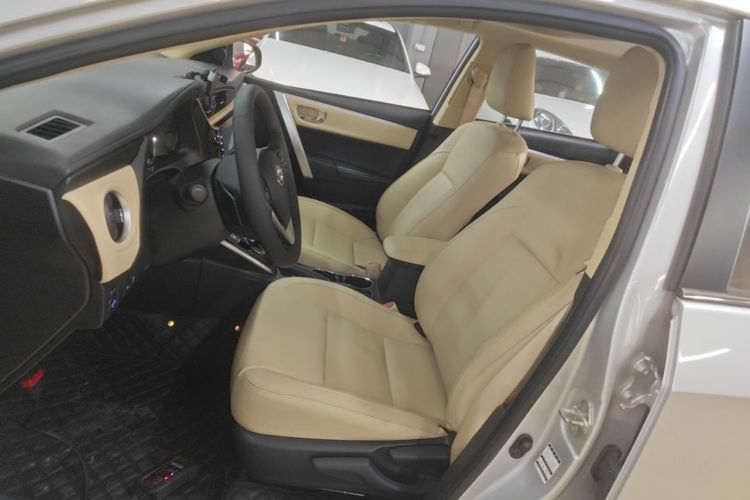 Toyota Corolla 2017 immagine di auto #19