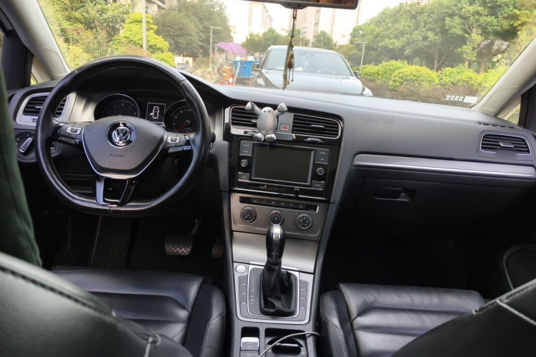 Volkswagen Golf 2015 car image #12