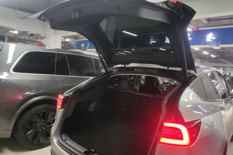 Tesla Model Y 2024 #21 Tesla Model Y 2024 car image #21