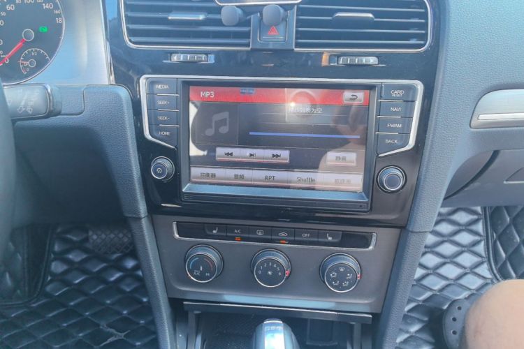 Volkswagen Golf 2016 car image #13