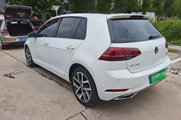 Volkswagen Golf 2019 car image #5
