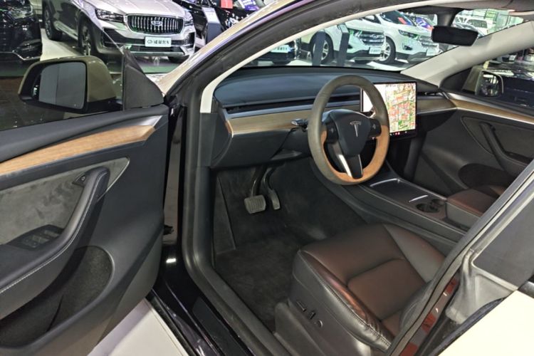 Tesla Model Y 2021 #12 Tesla Model Y 2021 car image #12