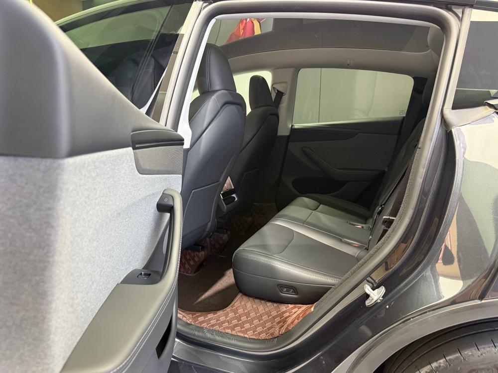 Tesla Model Y 2025 car image #15