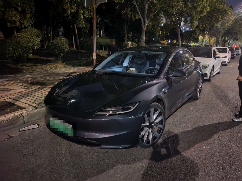 Tesla Model 3 2025 immagine di auto 
