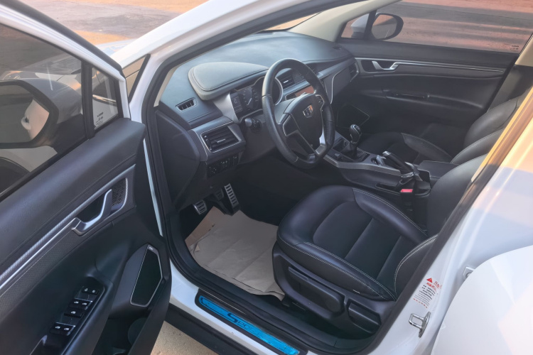 GEELY Emgrand GS 2018 car image #12