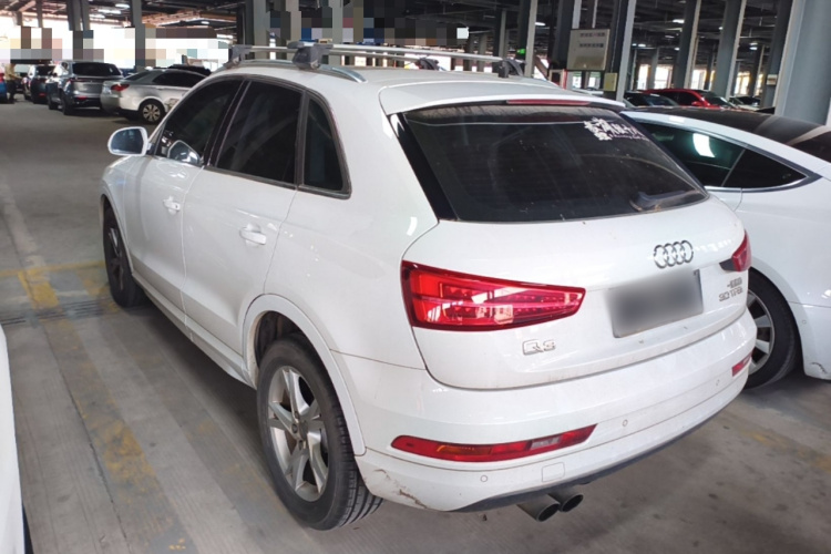 Audi Q3 2018 car image #5