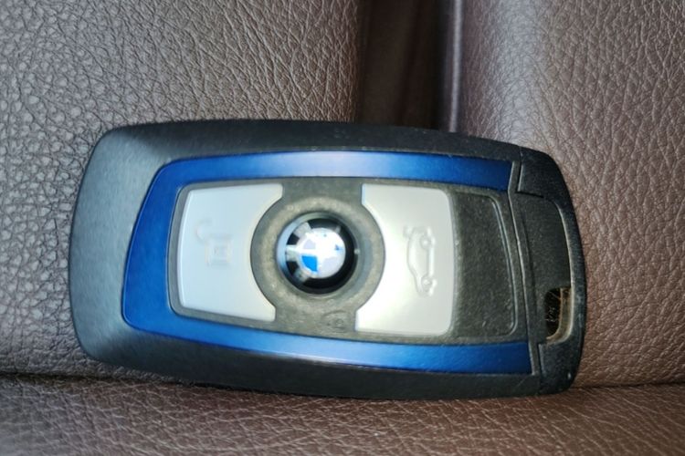 BMW 3 Series 2018 #9 BMW 3 Series 2018 car image #9