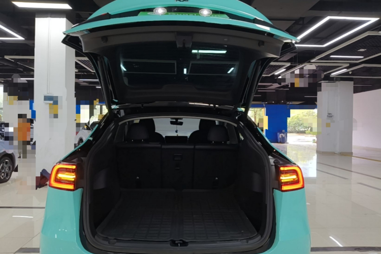 Tesla Model Y 2022 car image #19