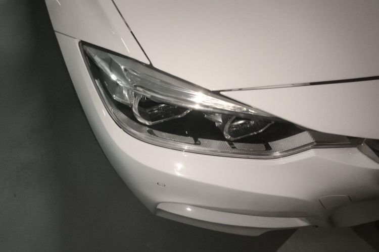 BMW 3 Series 2018 car image #8
