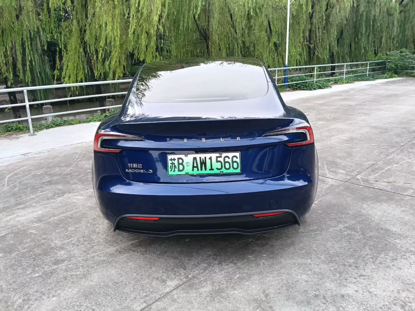 Tesla Model 3 2025 car image #2