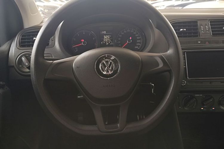 Volkswagen Polo 2016 car image #11