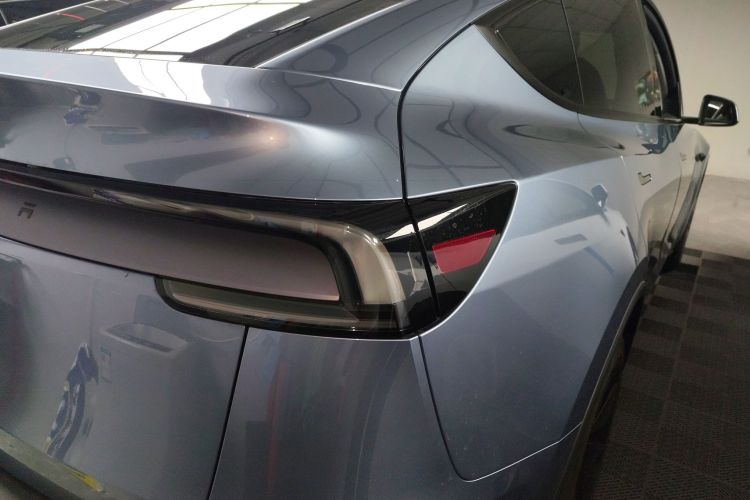 Tesla Model Y 2025 #8 Tesla Model Y 2025 car image #8
