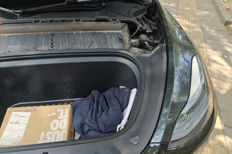 Tesla Model Y 2023 car image #29