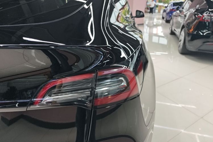 Tesla Model Y 2021 car image #8