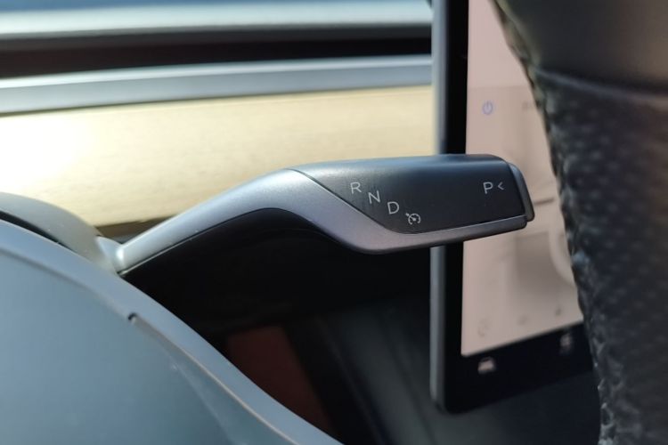 Tesla Model Y 2022 car image #18