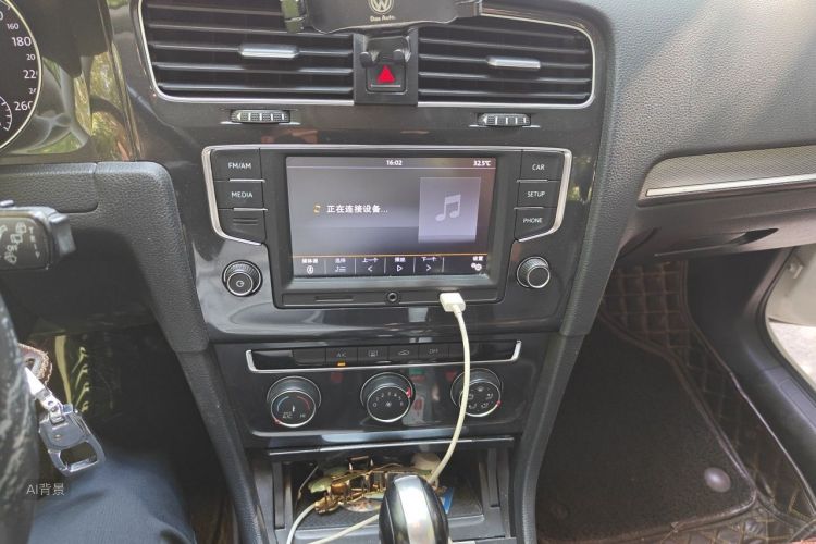 Volkswagen Golf 2017 car image #15