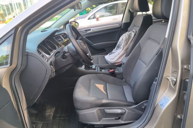 Volkswagen Golf 2020 car image #15