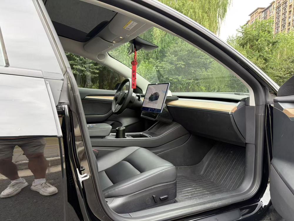 Tesla Model 3 2023 car image #11