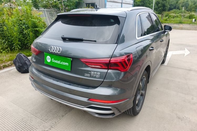 Audi Q3 2022 car image #7