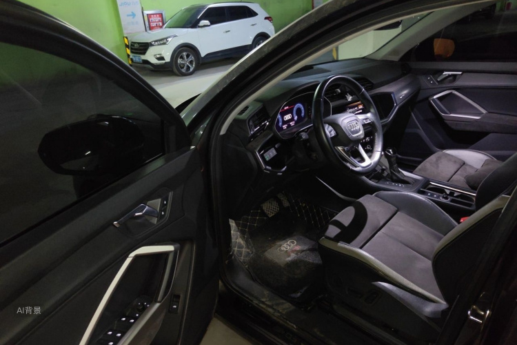 Audi Q3 2020 car image #18