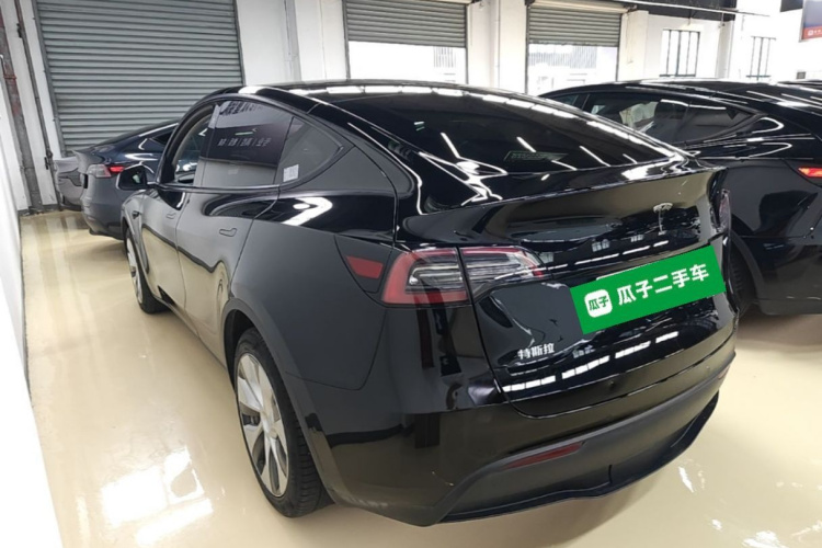 Tesla Model Y 2023 #5 Tesla Model Y 2023 car image #5