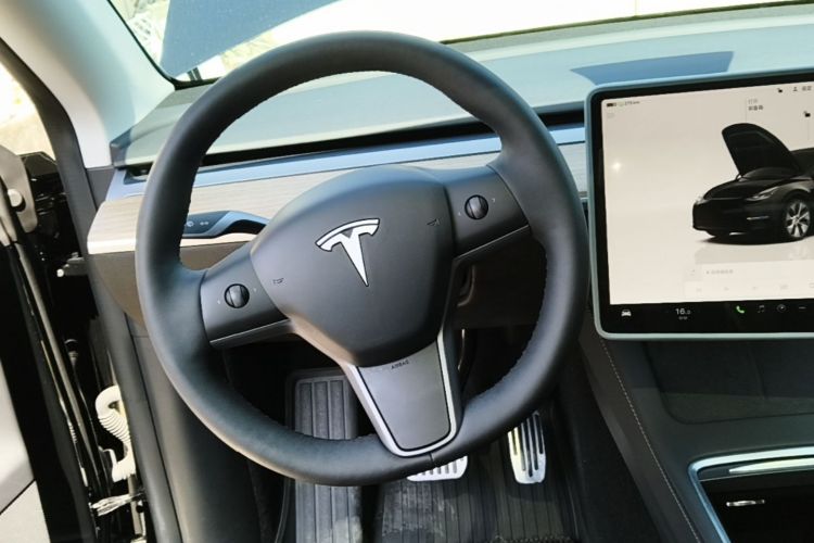 Tesla Model Y 2023 #11 Tesla Model Y 2023 immagine di auto #11