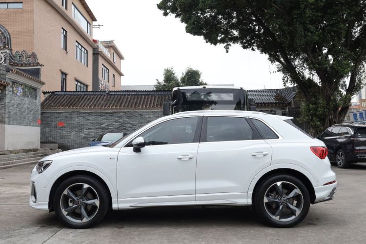 Audi Q3 2023 #14 Audi Q3 2023 car image #14