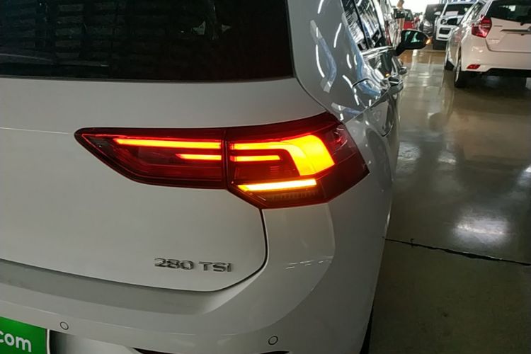 Volkswagen Golf 2022 car image #8
