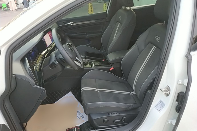 Volkswagen Golf 2022 car image #15