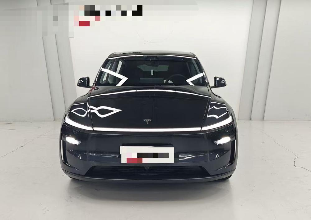 Tesla Model Y 2025 #2 Tesla Model Y 2025 image de voiture #2
