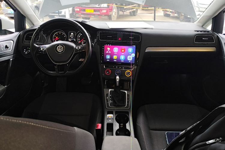 Volkswagen Golf 2020 car image #10