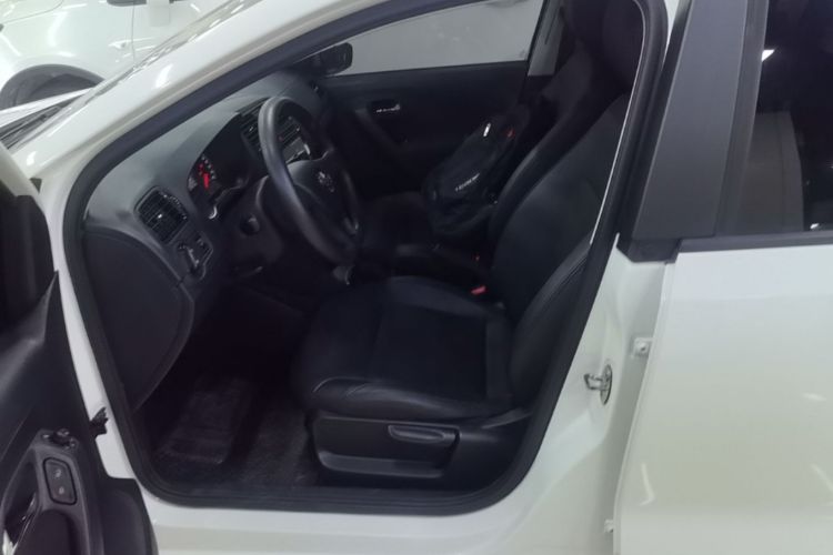 Volkswagen Polo 2018 car image #15
