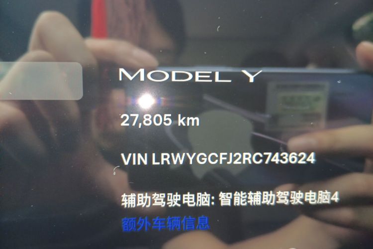Tesla Model Y 2024 #8 Tesla Model Y 2024 car image #8