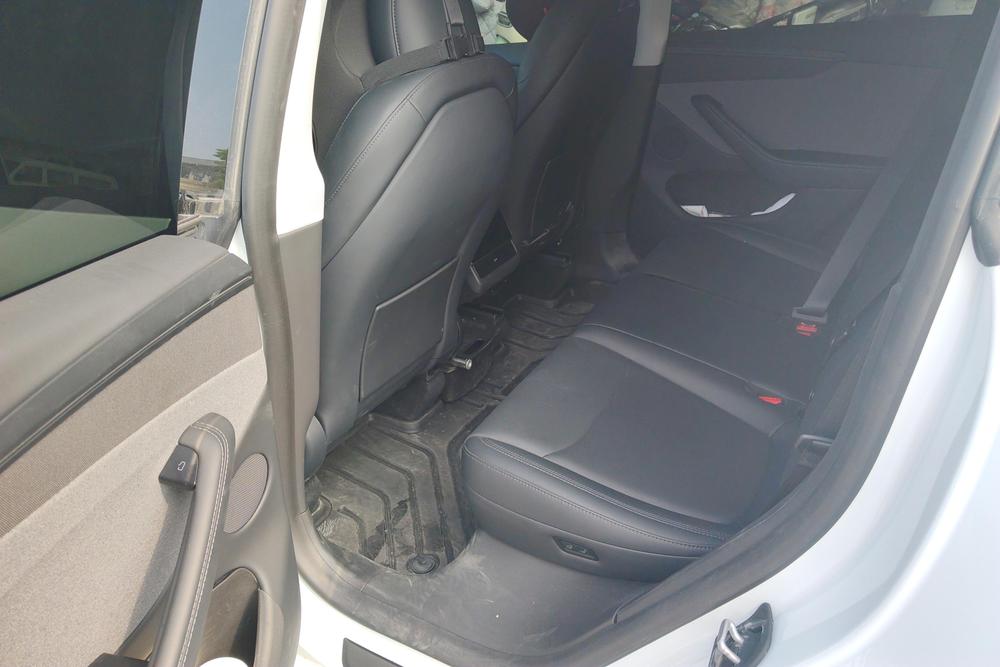 Tesla Model Y 2025 car image #16
