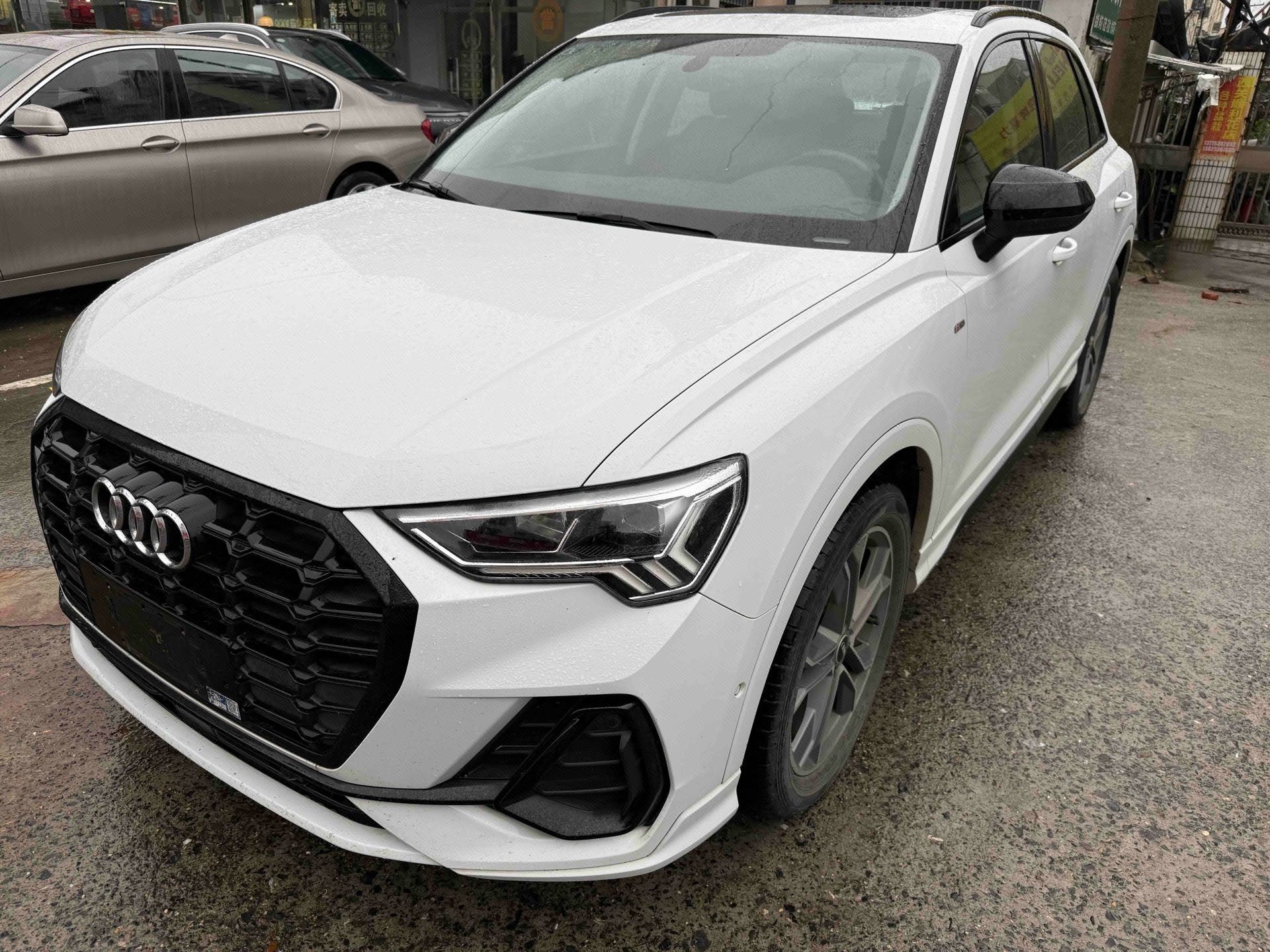 Audi Q3 2022 car image 