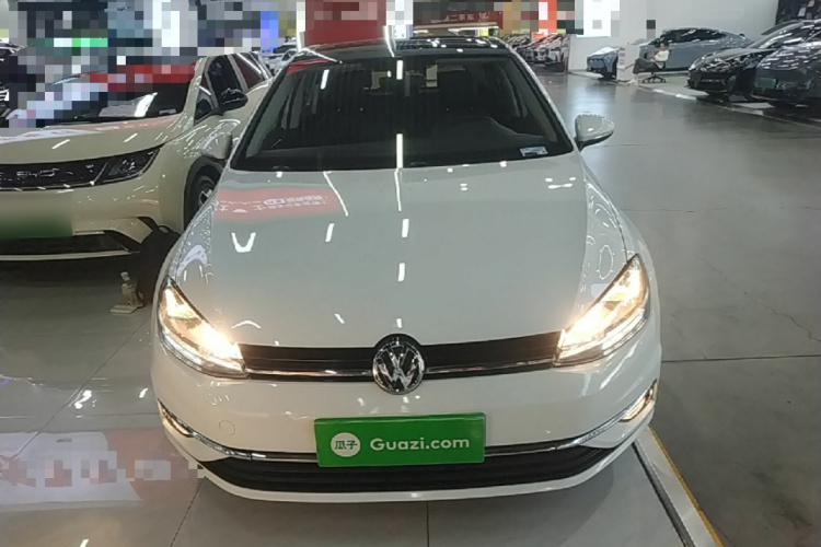 Volkswagen Golf 2019 car image #3