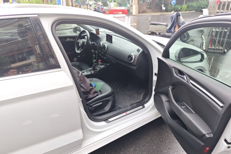 Audi A3 2019 car image #27