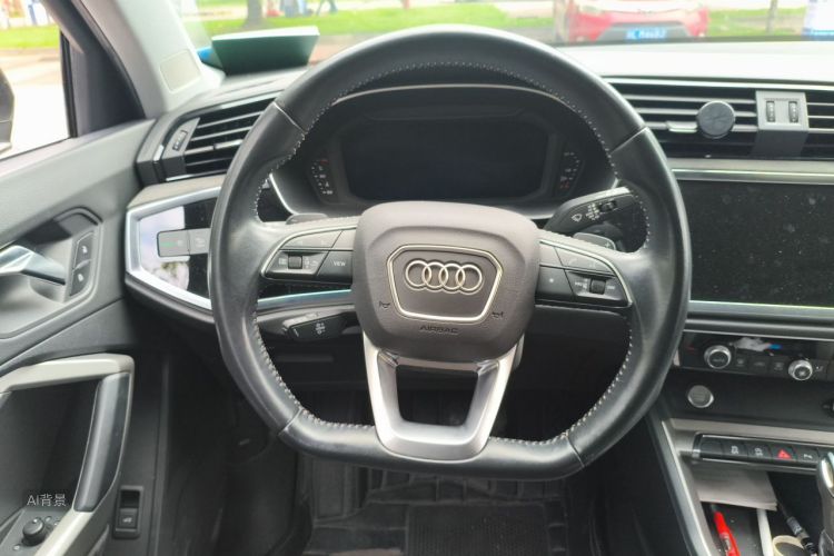 Audi Q3 2020 car image #12