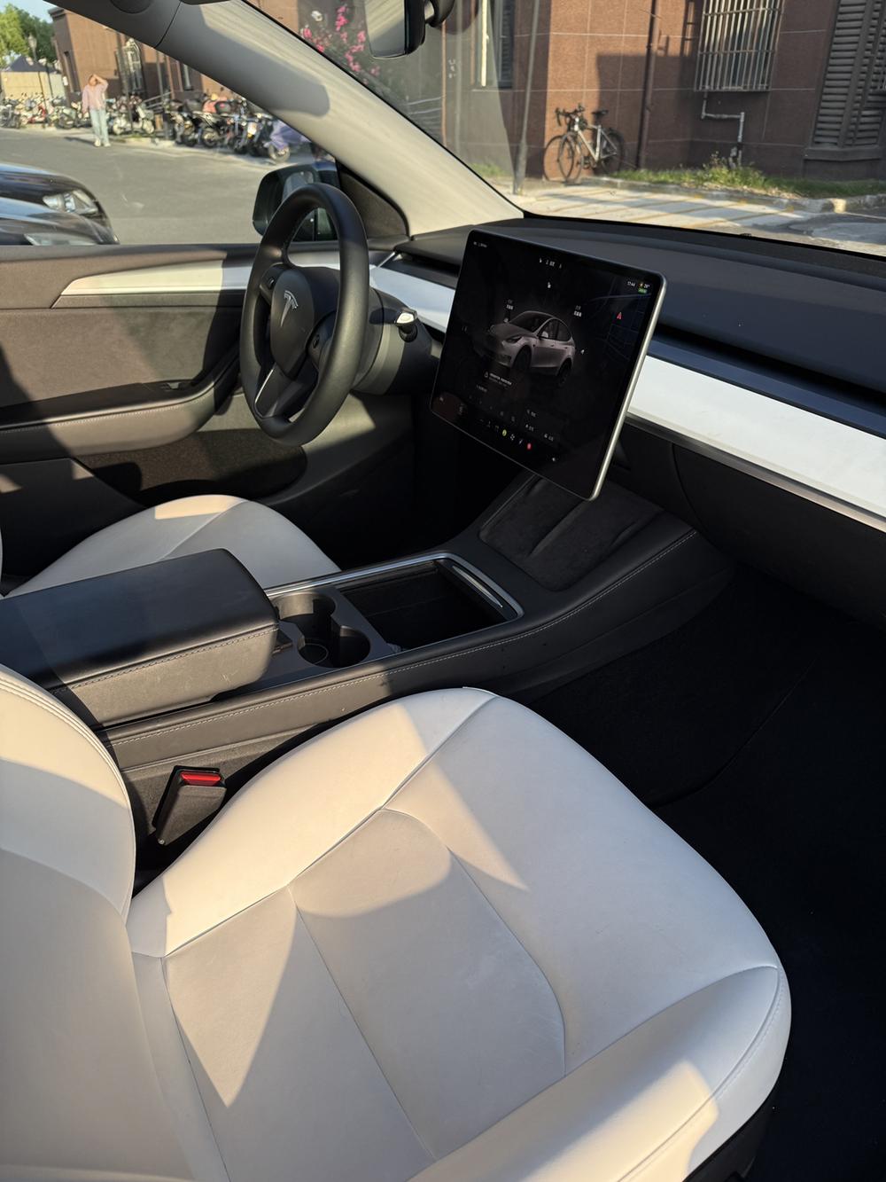 Tesla Model Y 2023 #13 Tesla Model Y 2023 car image #13