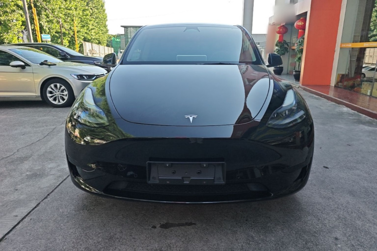Tesla Model Y 2023 car image #3