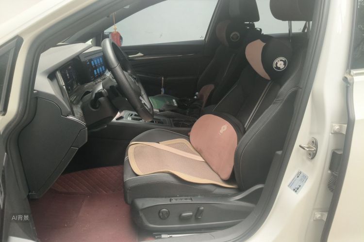 Volkswagen Golf 2023 car image #17