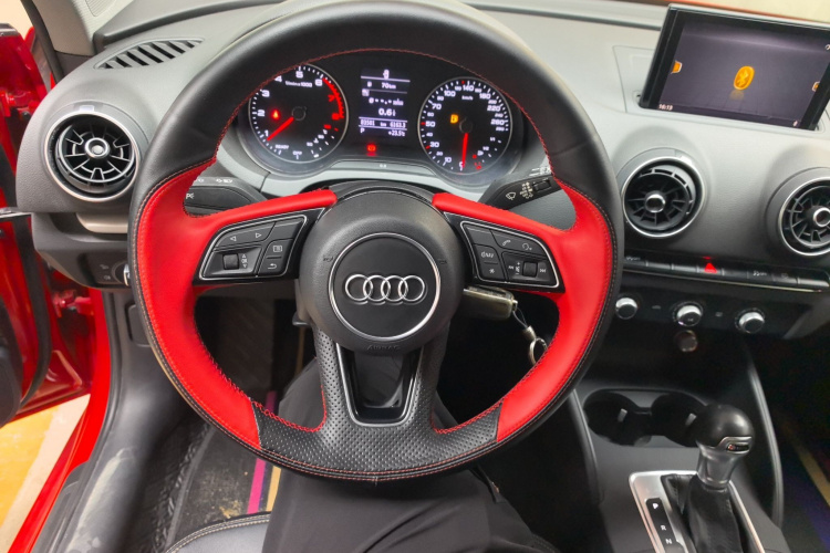 Audi A3 2018 car image #11