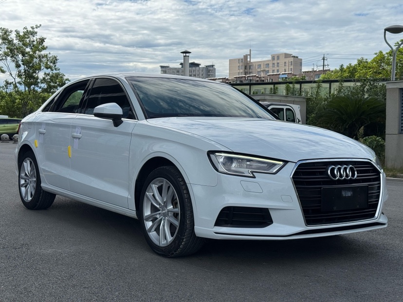 Audi A3 2018 car image #3