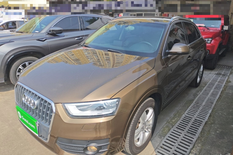 Audi Q3 2015 car image #2