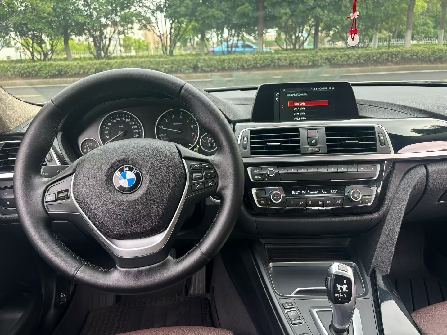BMW 3 Series 2018 #6 BMW 3 Series 2018 car image #6