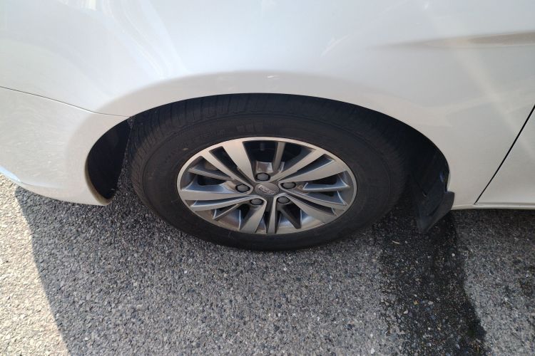 GEELY Emgrand 2019 #9 GEELY Emgrand 2019 car image #9