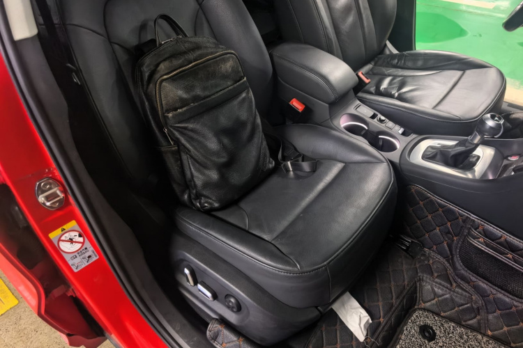 Audi Q3 2017 car image #23