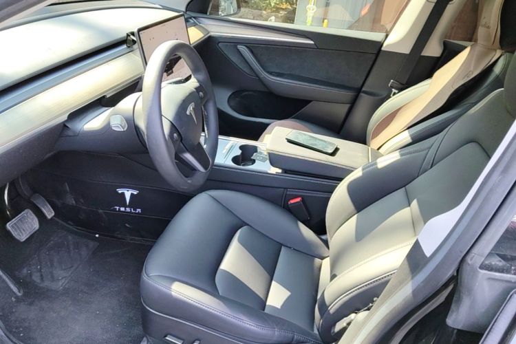 Tesla Model Y 2023 car image #15